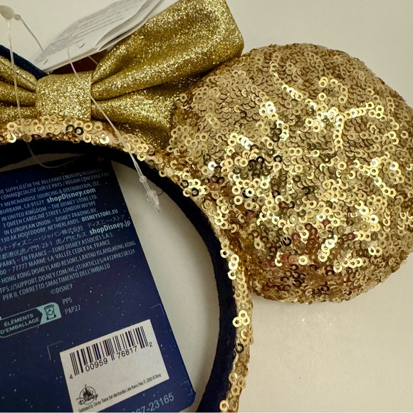 NWT. Disney Ear Headband - Minnie Mouse - Wish.
Wish sequined ear headband. - Picture 9 of 11